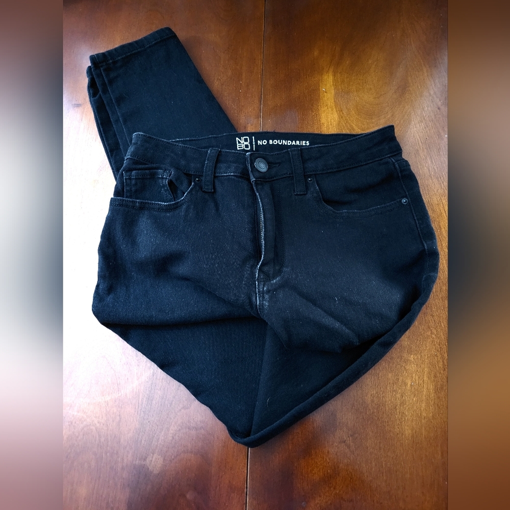 No Boundaries Black Skinny Jeans, Junior 7